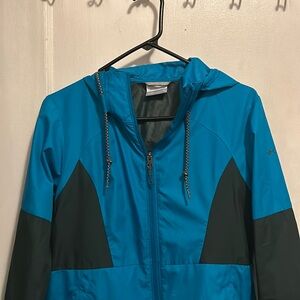 Women’s small Columbia wind breaker